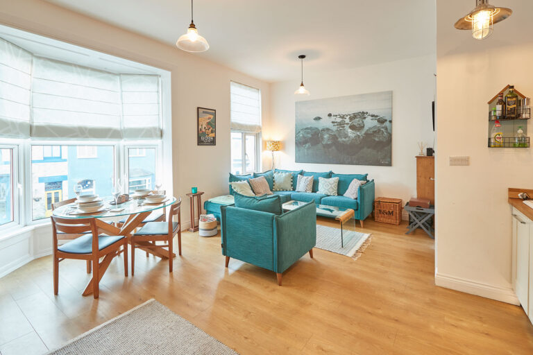 Saltburn Centre 3-Bed 3-Bath Apartment | Nestia Stays