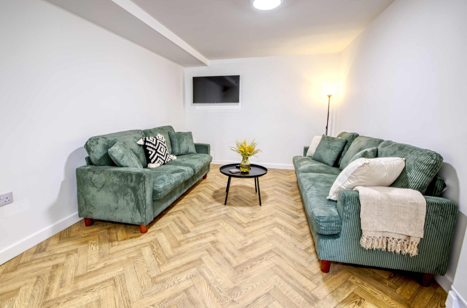 Contractor 5-Bed 3-Bath Central Redcar photo 8