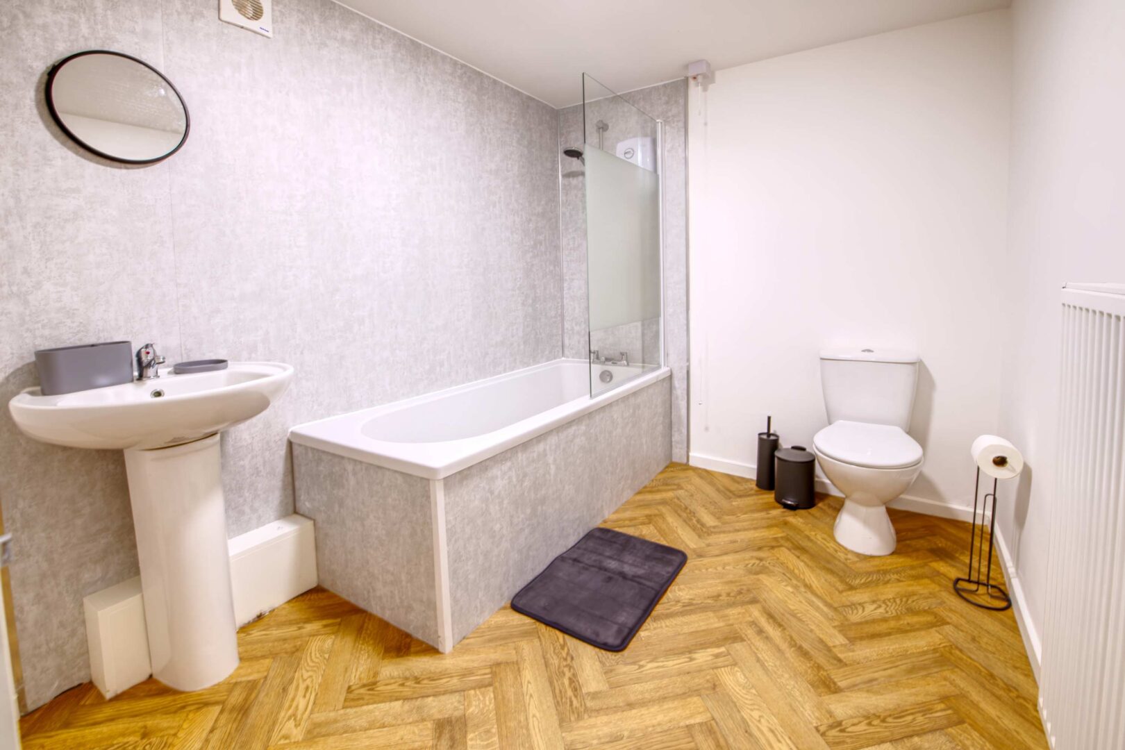 Contractor 5-Bed 3-Bath Central Redcar photo 9