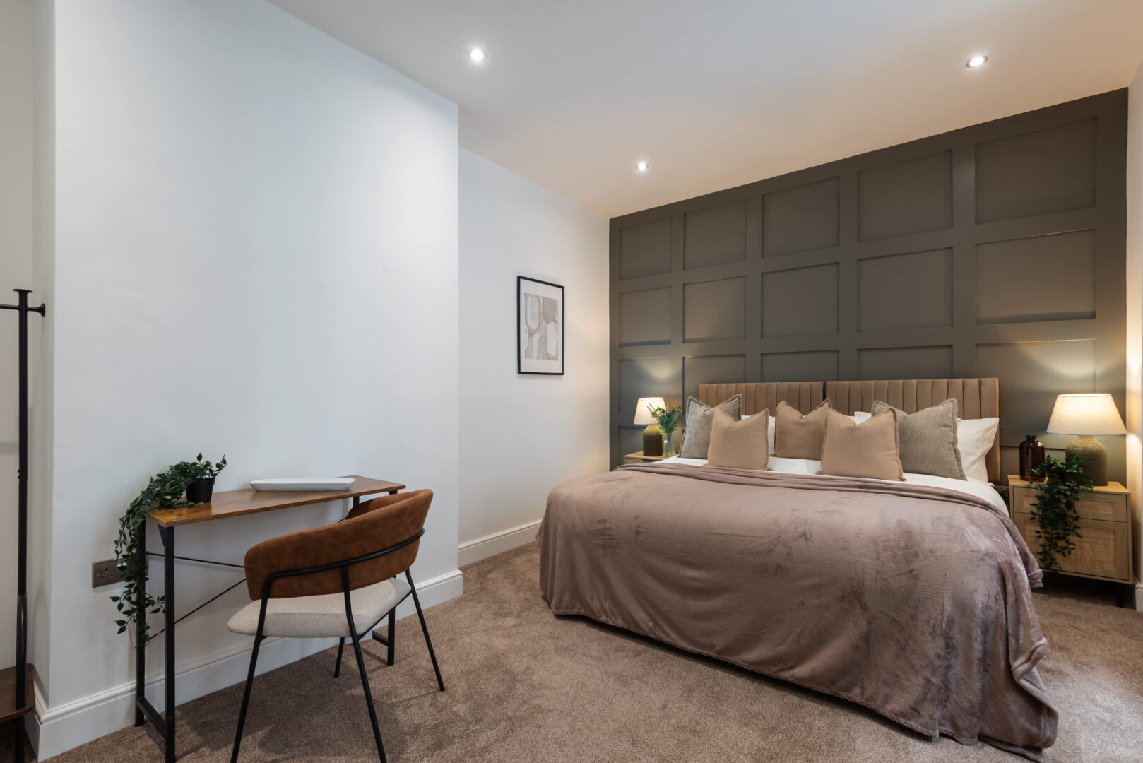 Unique Split-Level 1 Bed Apt in Central Hull photo 1