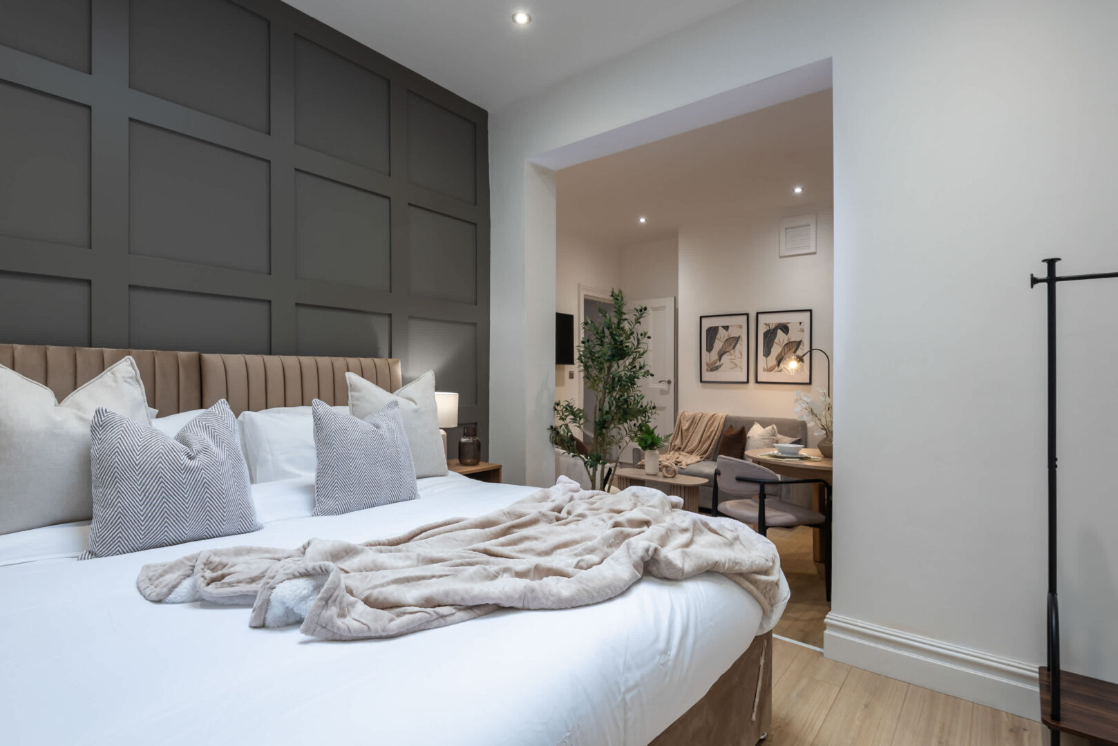 Unique Split-Level 1 Bed Apt in Central Hull photo 5