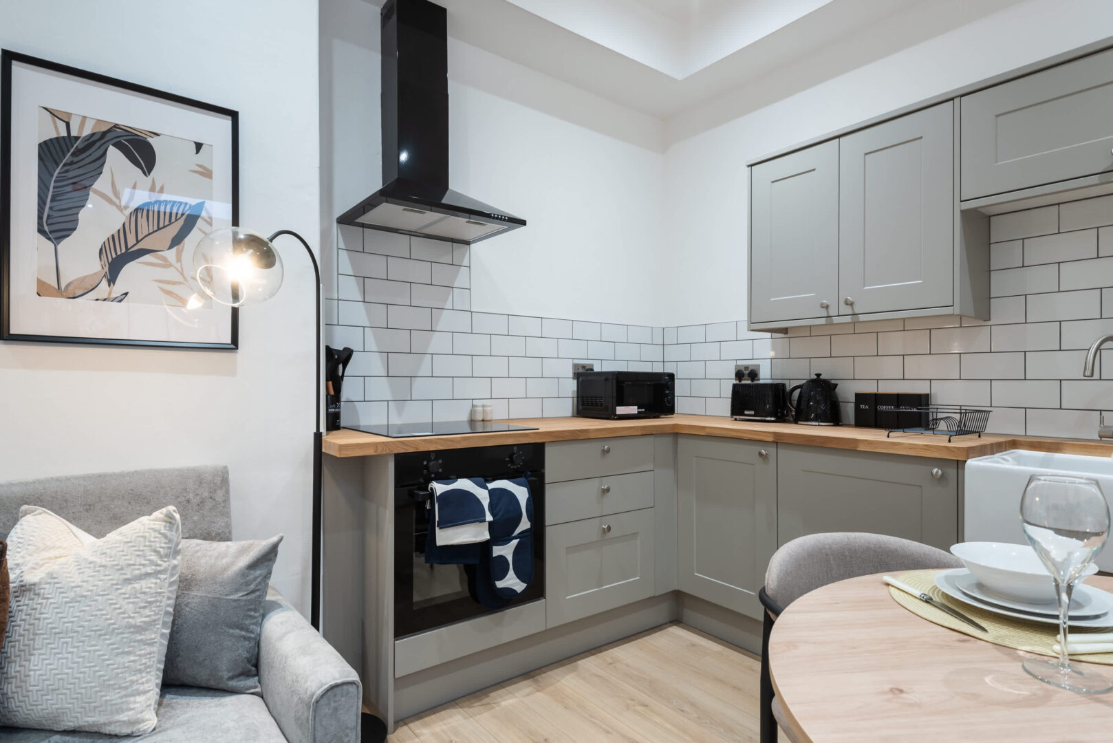 Unique Split-Level 1 Bed Apt in Central Hull photo 6