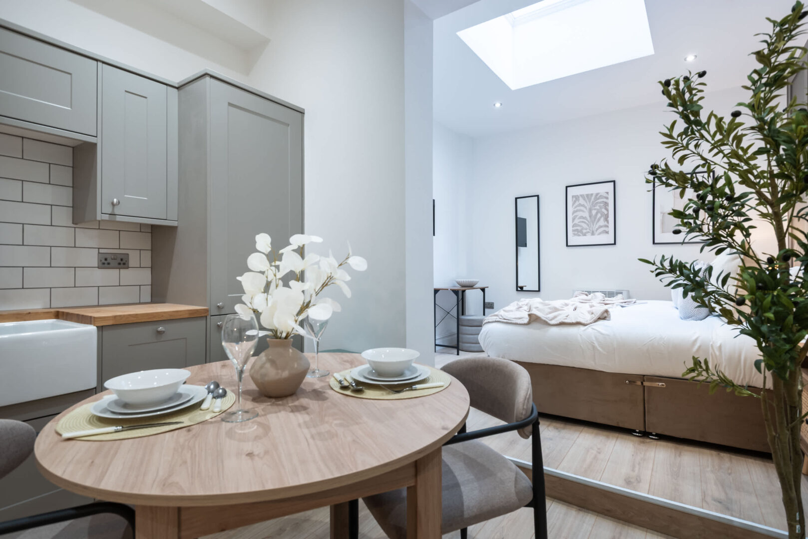 Unique Split-Level 1 Bed Apt in Central Hull photo 8