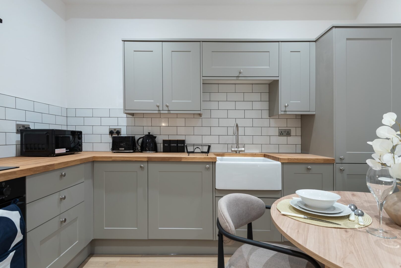Unique Split-Level 1 Bed Apt in Central Hull photo 9