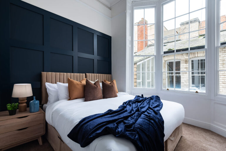 Stylish First Floor Apartment, Sleeps 4, Hull | Nestia Stays