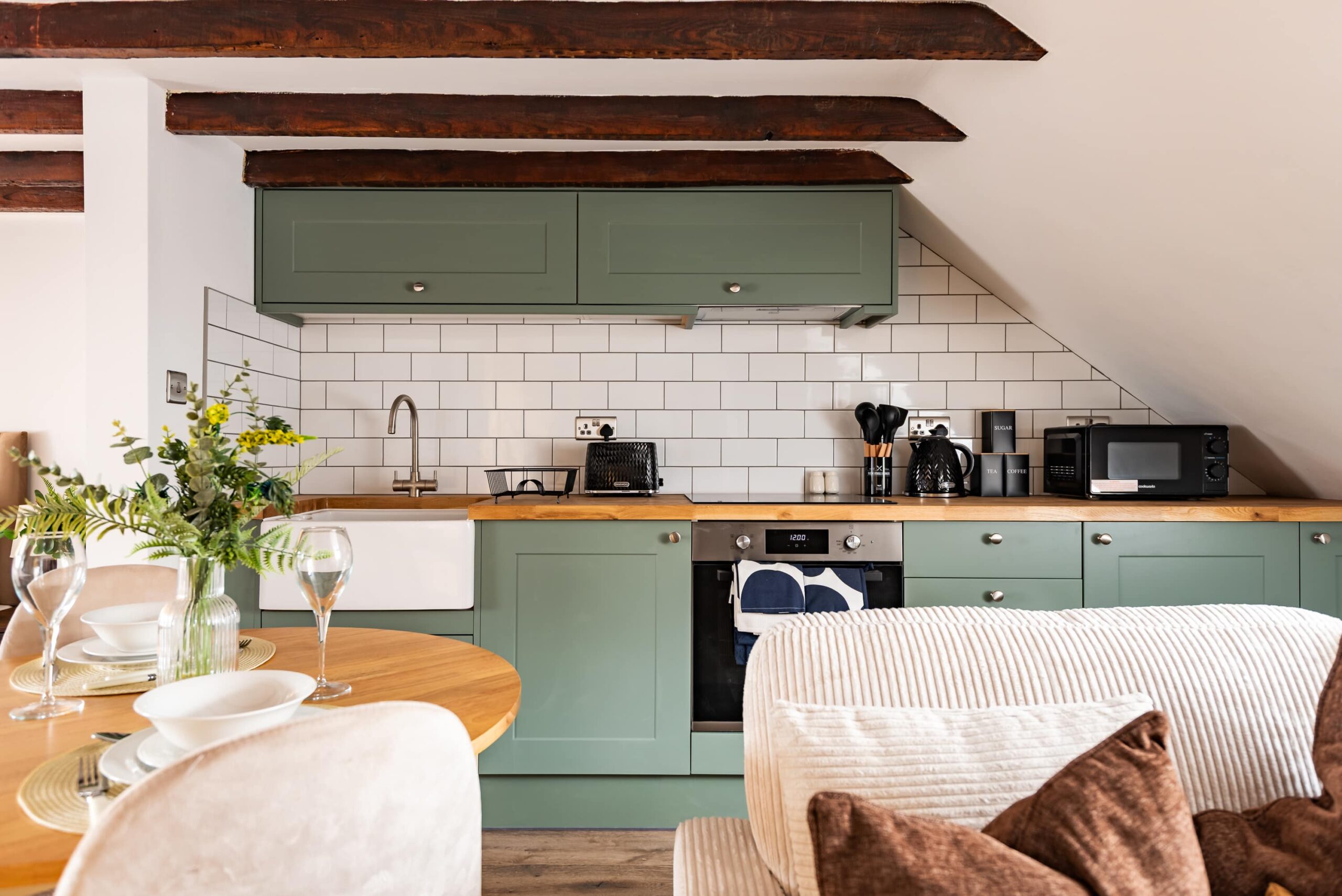 Cozy Studio Apartment, Sleeps 2, Central Hull | Nestia Stays