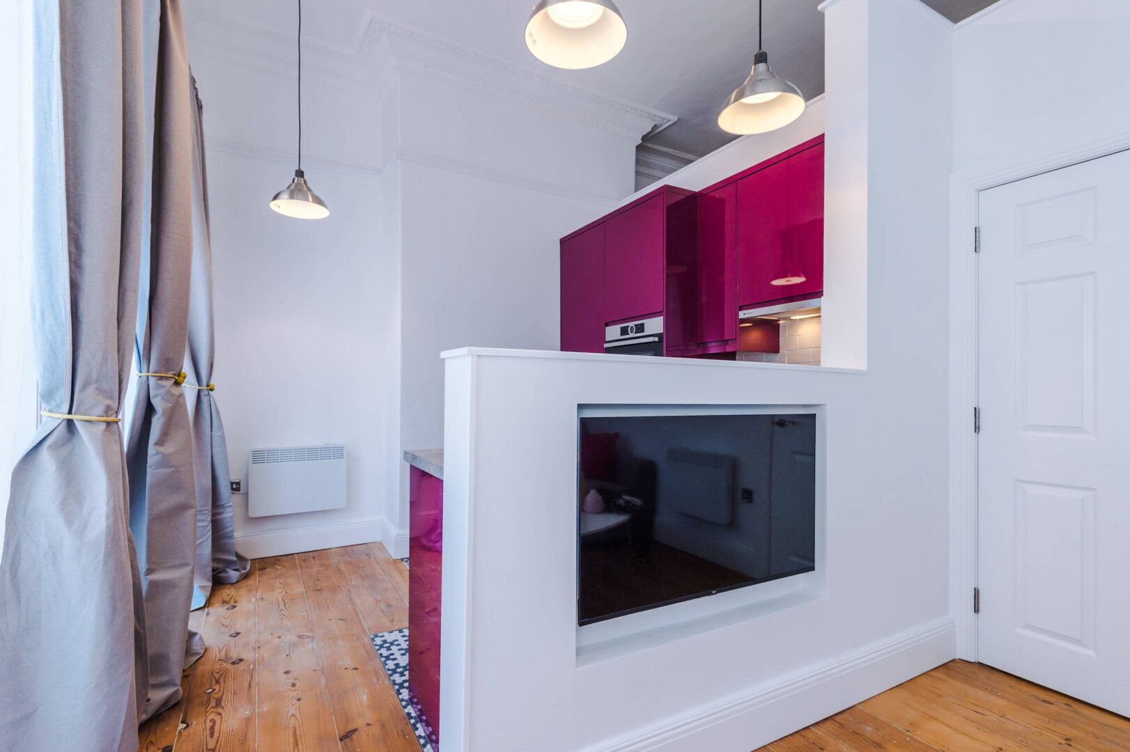 Parliament St Apt 2 – Central Hull – Sleeps 4 photo 4