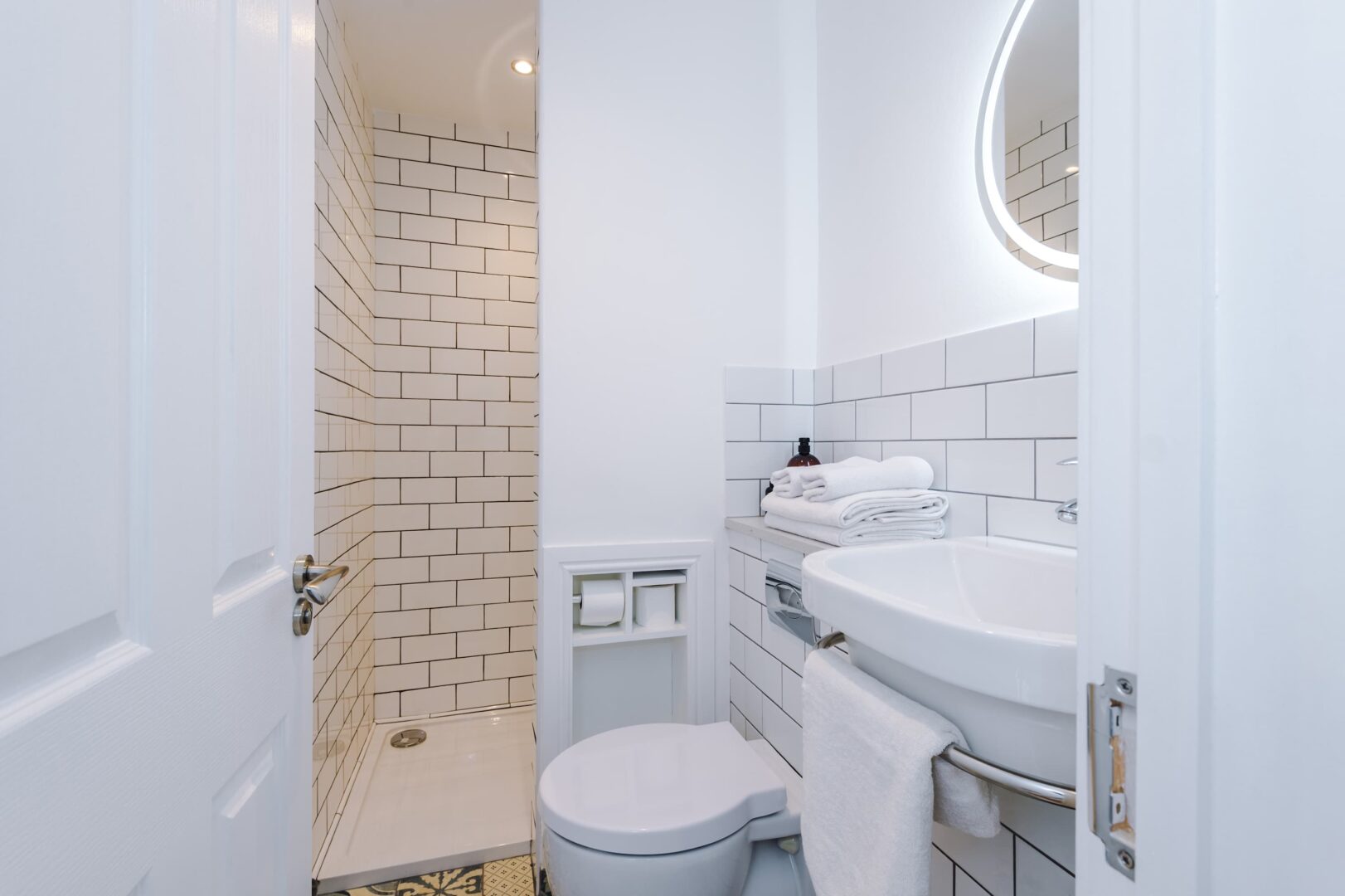 Parliament St Apt 2 – Central Hull – Sleeps 4 photo 5