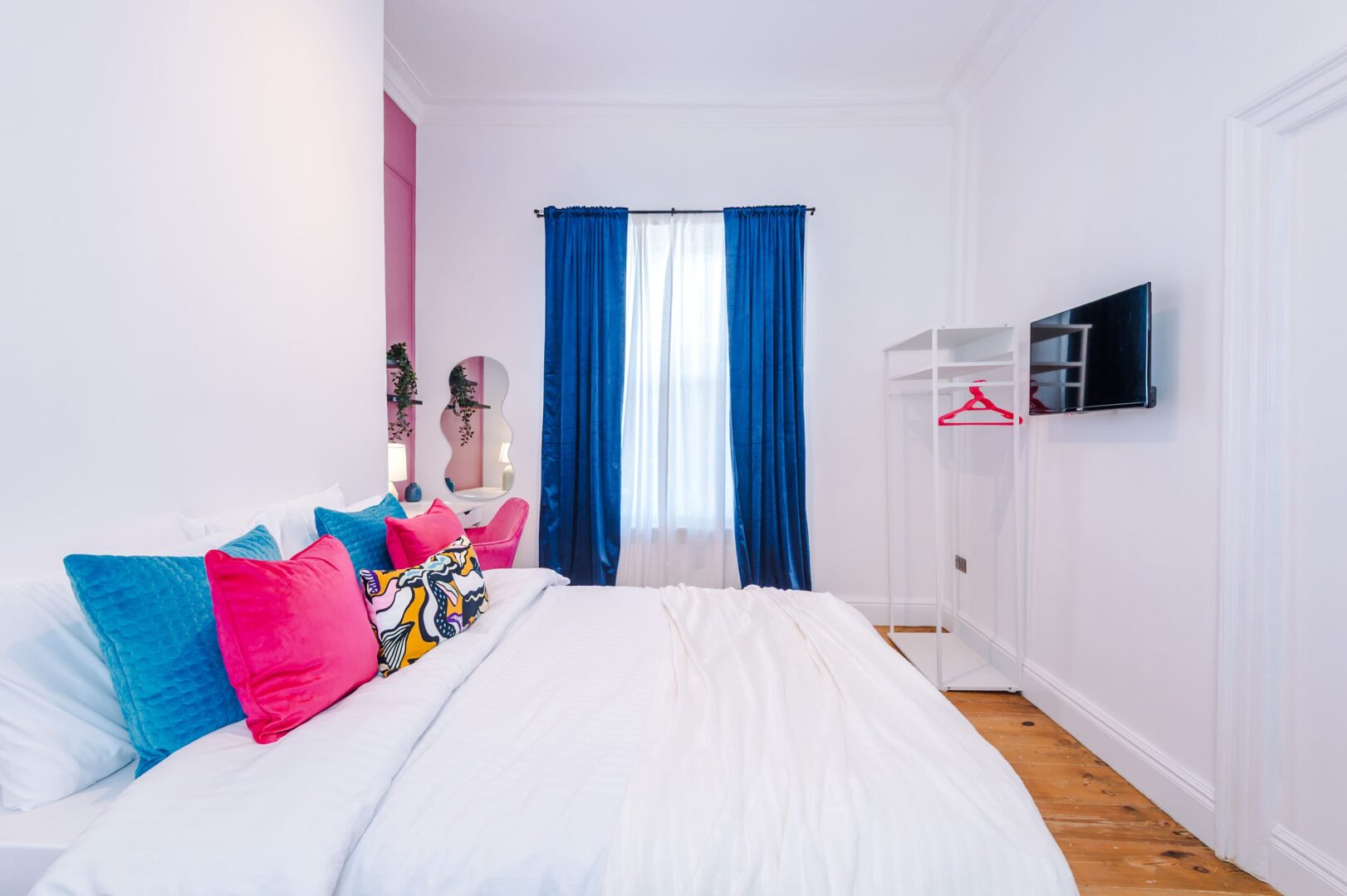 Parliament St Apt 2 – Central Hull – Sleeps 4 photo 7