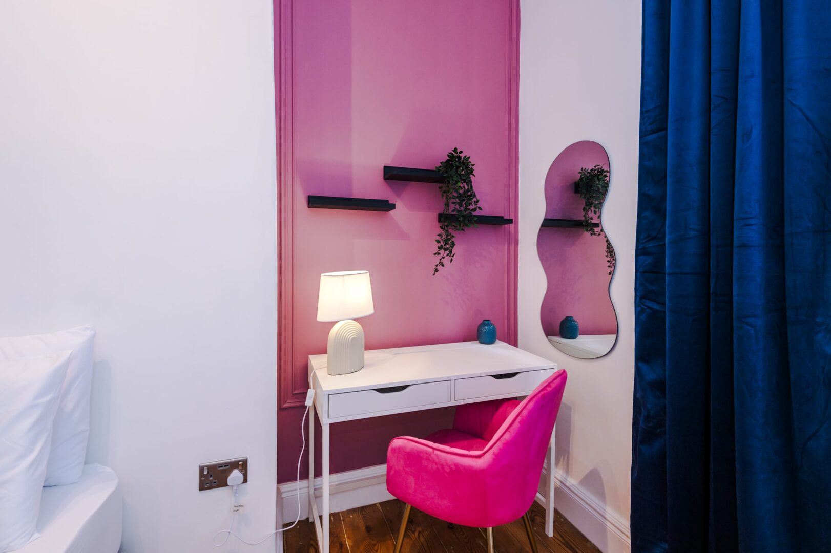 Parliament St Apt 2 – Central Hull – Sleeps 4 photo 9