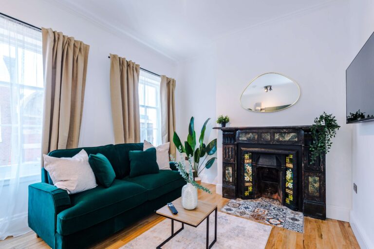 Parliament St Apt 3 - Sleeps 2 - Central Hull | Nestia Stays