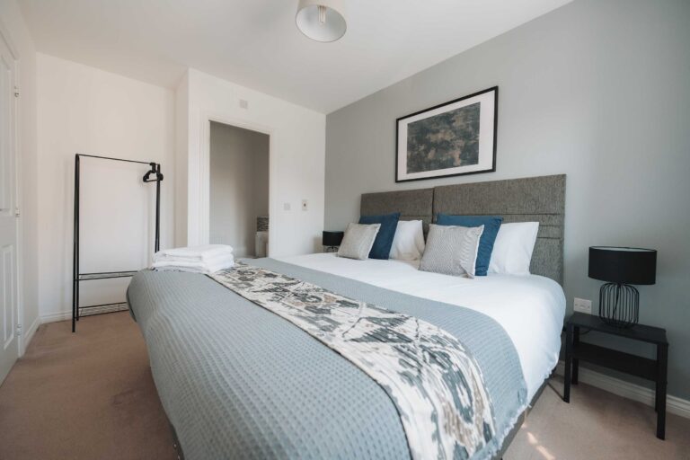 3Bed House, Sleeps 5, close to James Cook Hospital | Nestia Stays