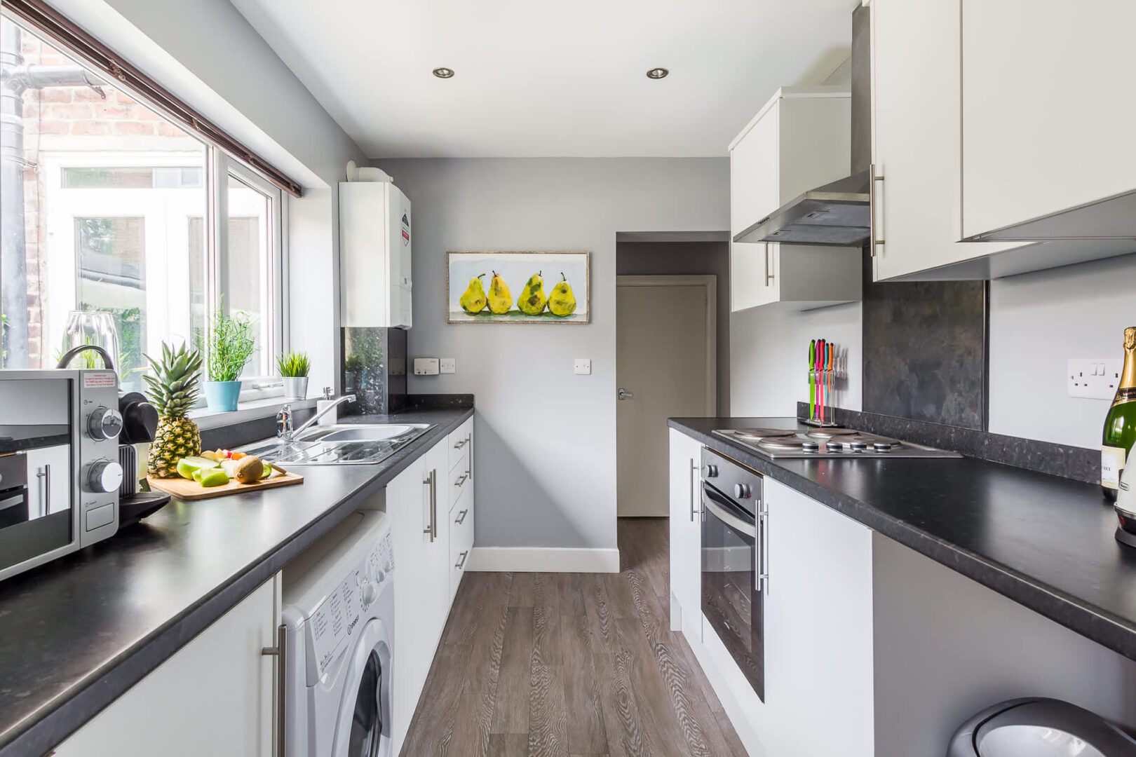 3-Bed Home, Sleeps 6, 2 Bathrooms photo 3