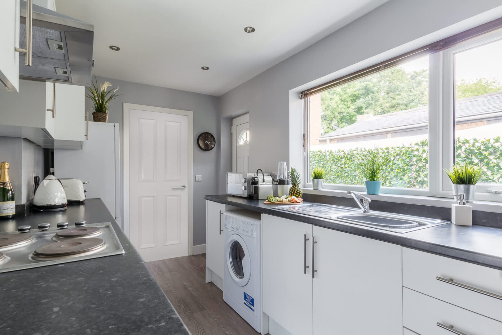 3-Bed Home, Sleeps 6, 2 Bathrooms photo 7