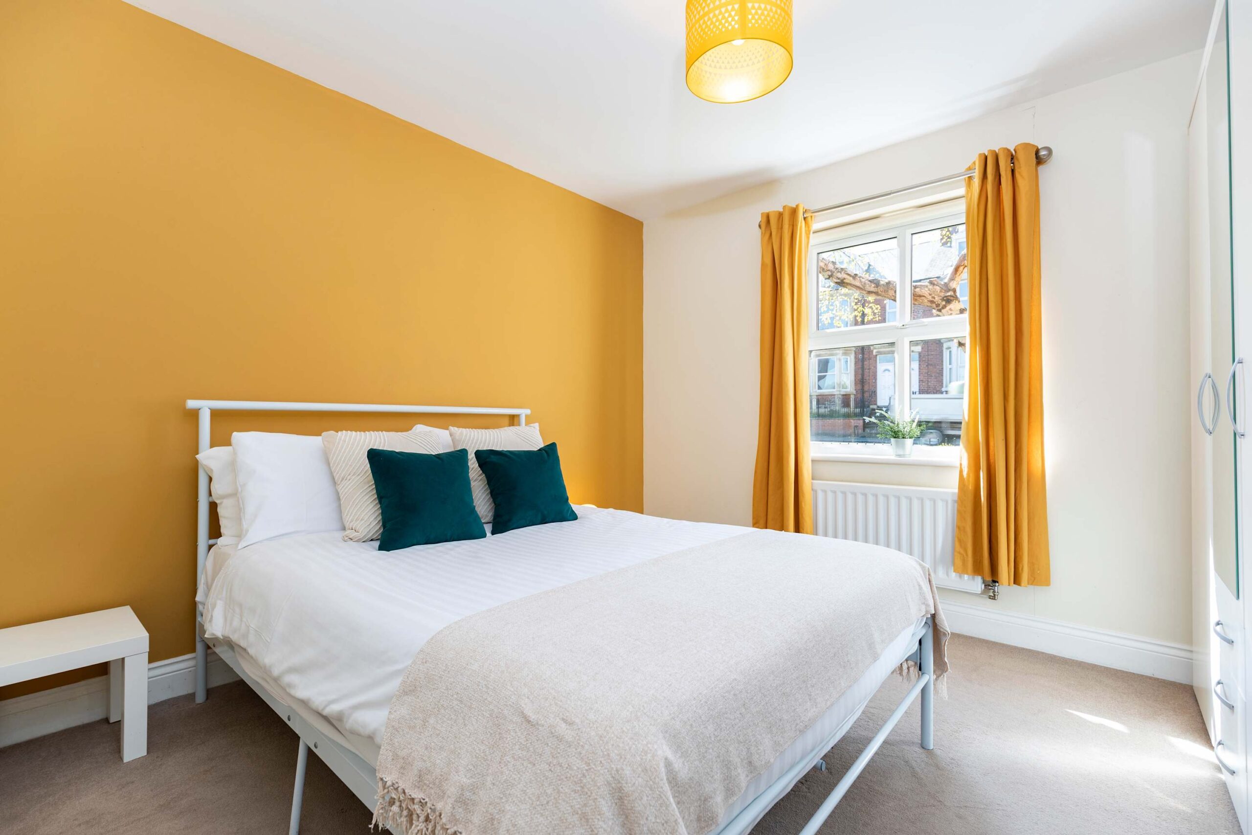 Spacious 3-Bedroom Flat in Gateshead | Nestia Stays
