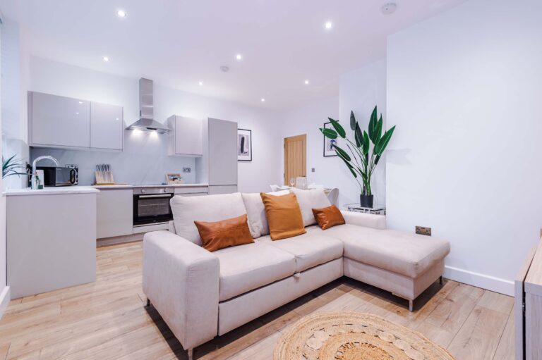 Old Town Hull Apt 2 - Sleeps 4 - Town Centre | Nestia Stays