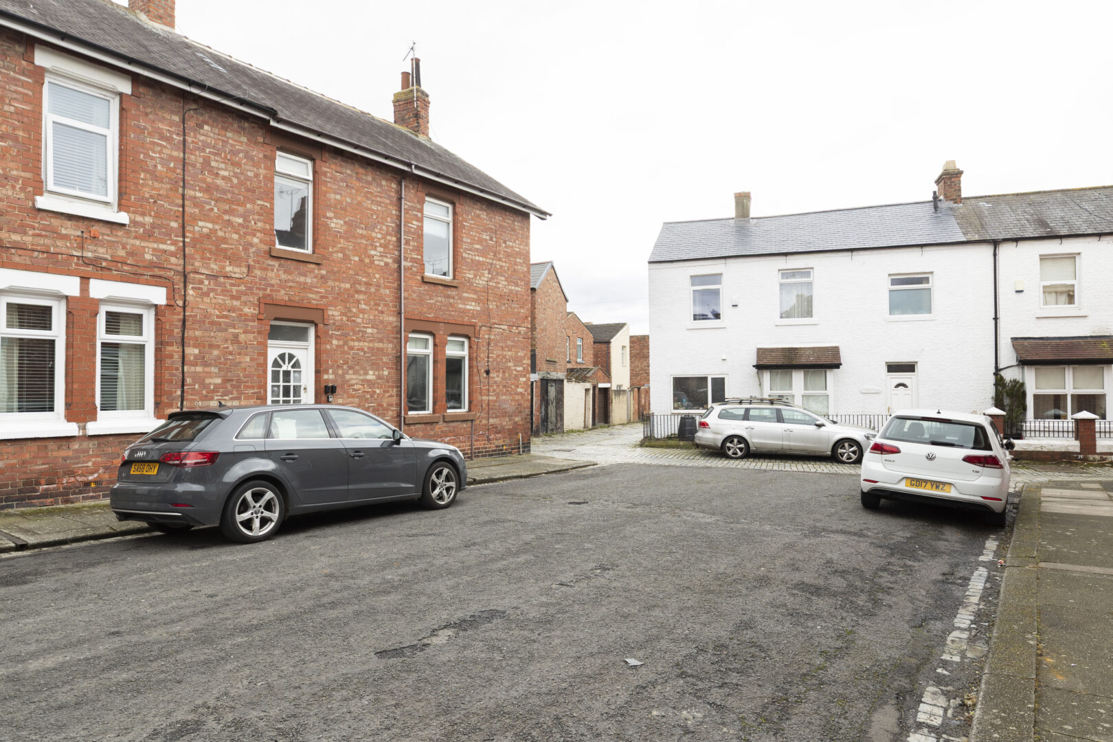 3-Bed Darlington Home, Sleeps 8, Parking photo 1
