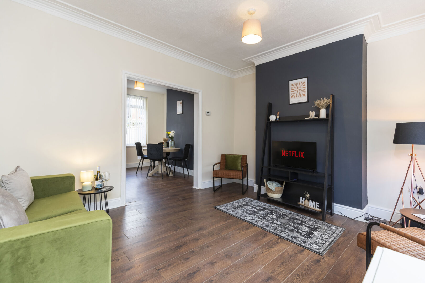 2 Bedroom House WiFi & Free Parking photo 1