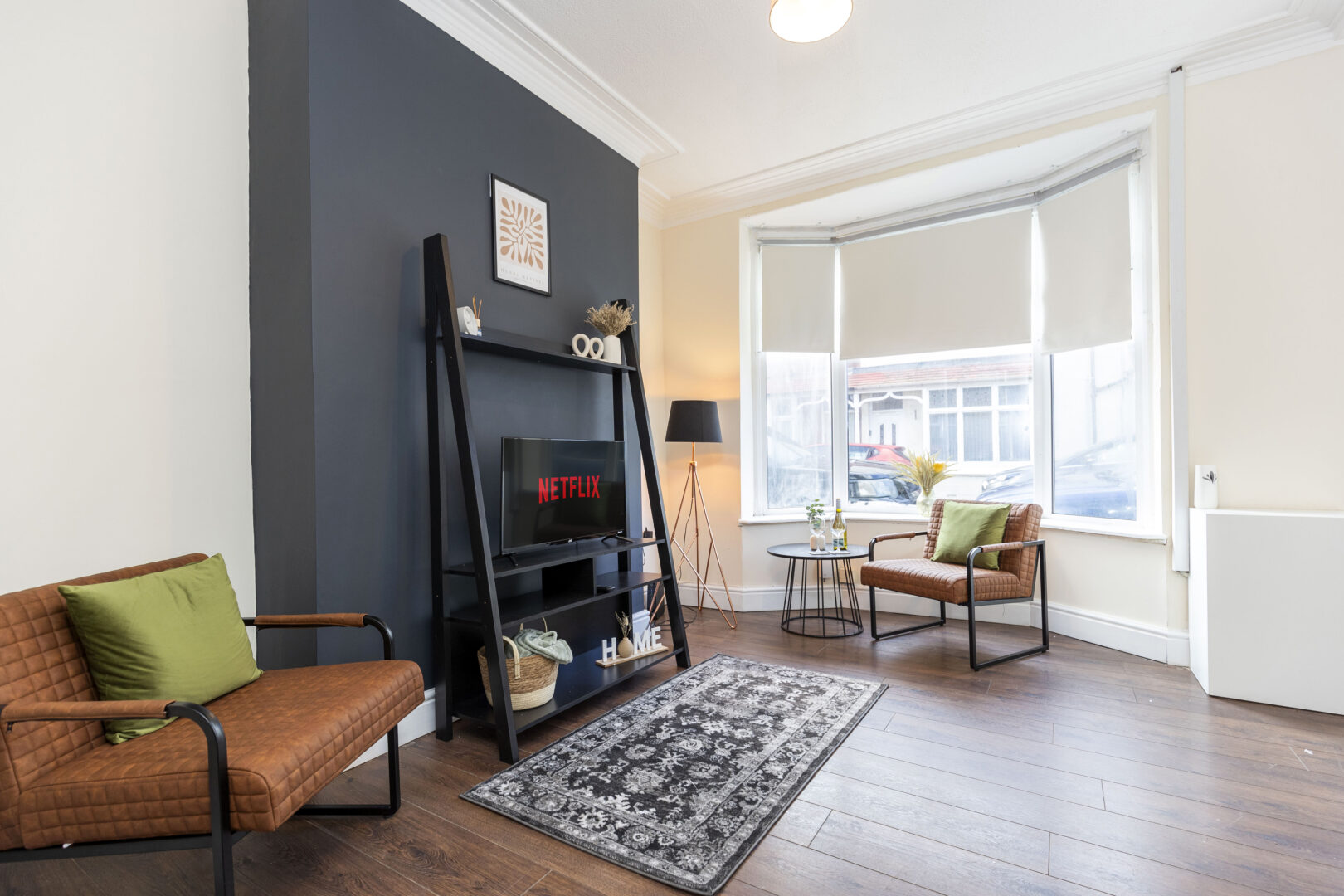 2 Bedroom House WiFi & Free Parking photo 2