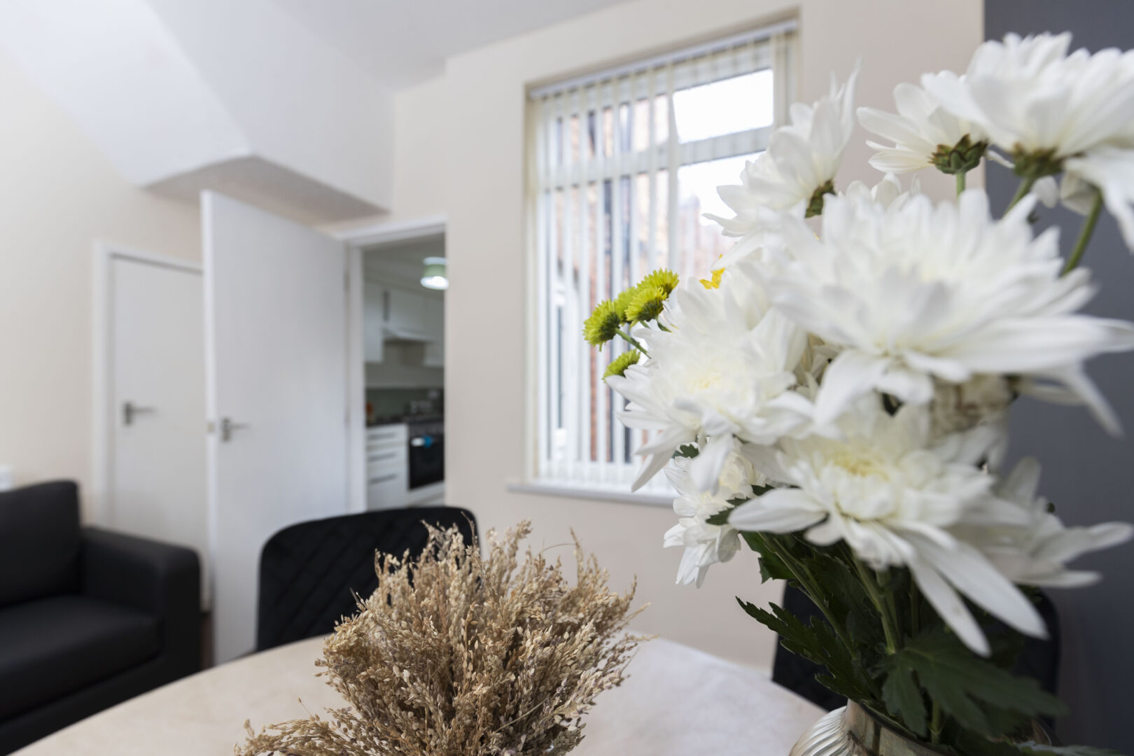 2 Bedroom House WiFi & Free Parking photo 5
