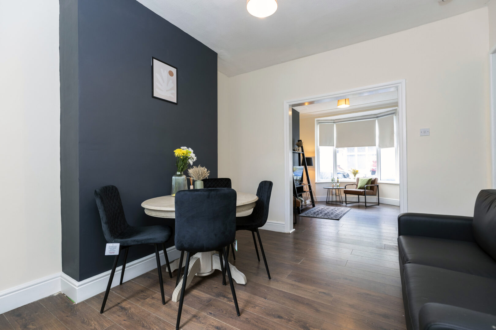 2 Bedroom House WiFi & Free Parking photo 6