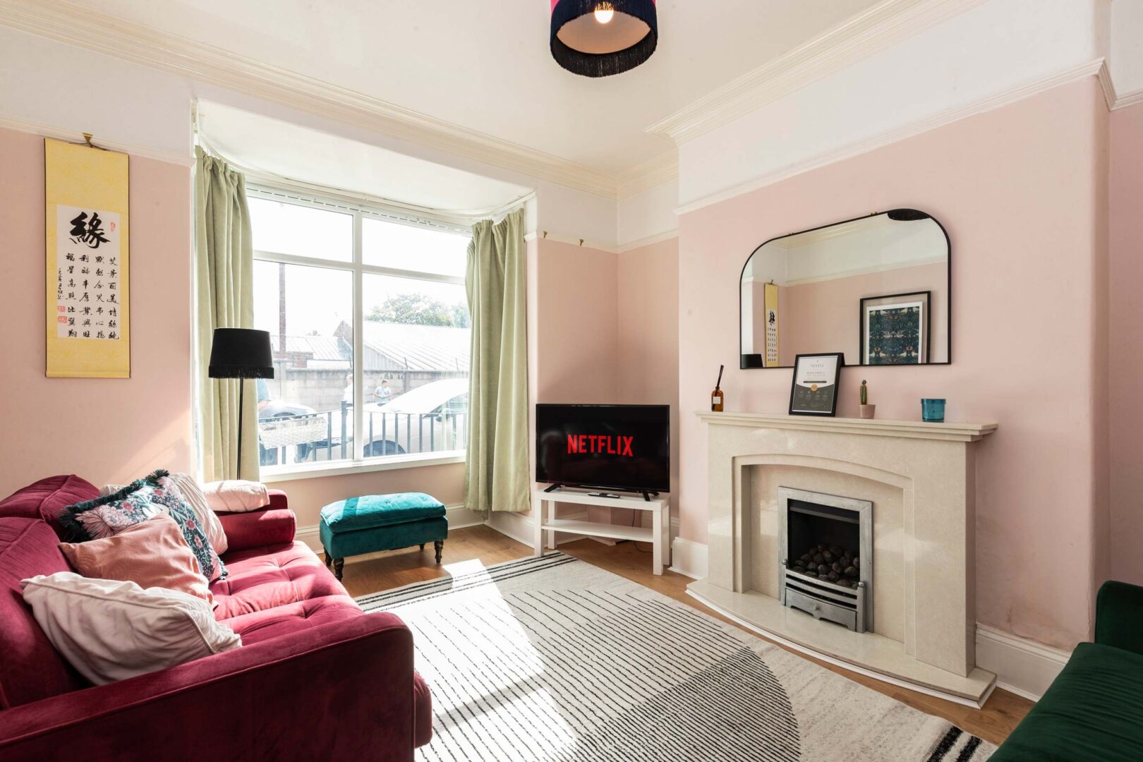 Stylish 2 Bed Near Station, Workspace & Parking photo 7
